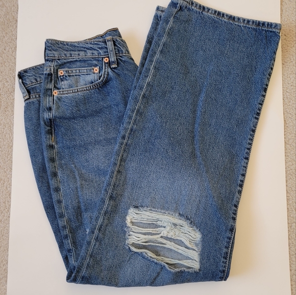 Forever 21  Women’s Destroyed Jeans - Picture 4 of 9
